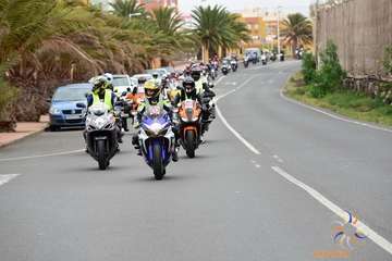 Rugidos moteros en Telde contra los guardarraíles sin protección (Foto Canariasenmoto.com)